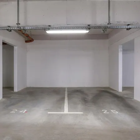Barbara With Private Parking In The Garage Ζαντάρ