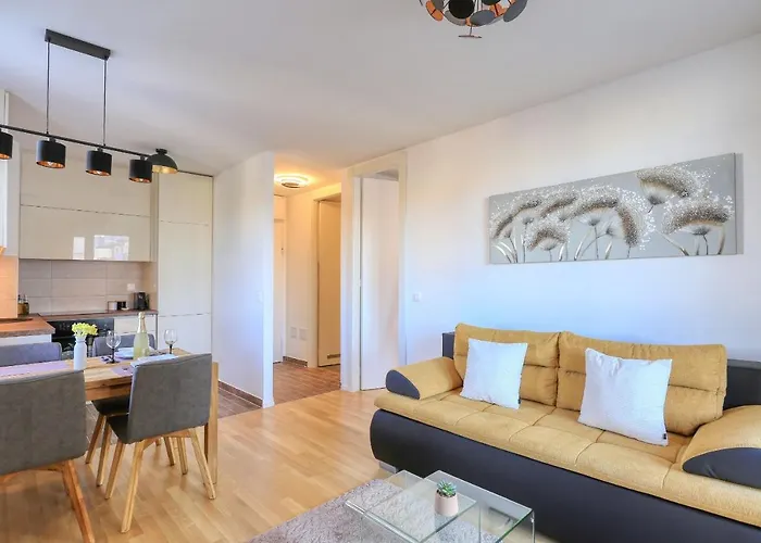 Barbara With Private Parking In The Garage Zadar