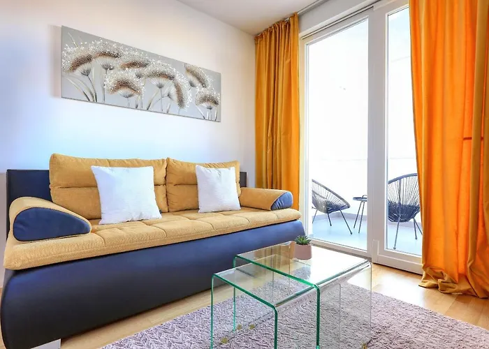 Barbara With Private Parking In The Garage