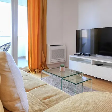 Barbara With Private Parking In The Garage Appartement Zadar