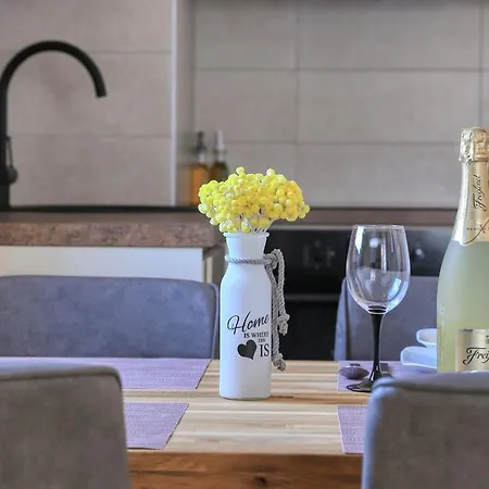 Barbara With Private Parking In The Garage 公寓 *