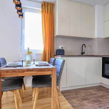 公寓 Barbara With Private Parking In The Garage