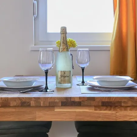 Barbara With Private Parking In The Garage 公寓 *